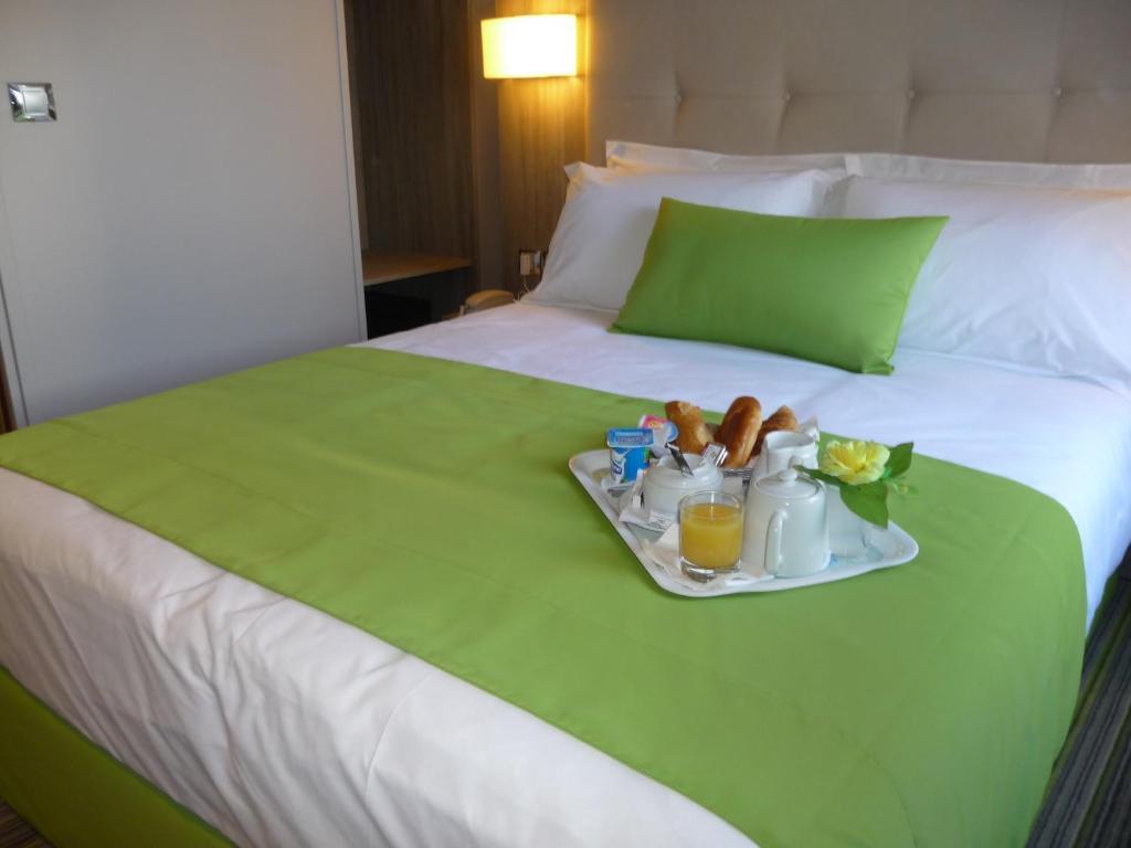 Hotel Floridor Etoile Aulnay-sous-Bois Quarto foto
